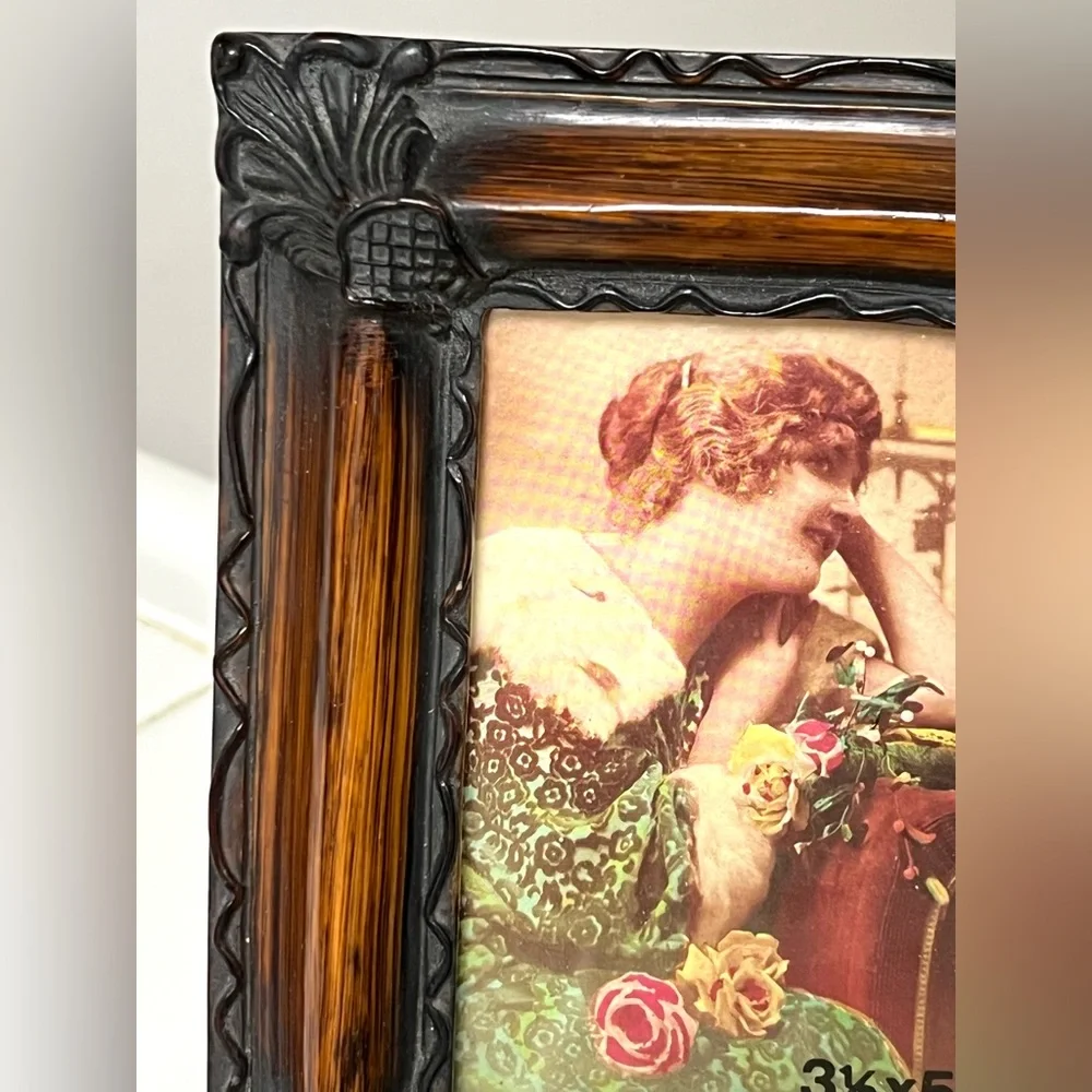 VTG Brown Resin Rectangle Small Ornate Standing Photo Frame Taiwan 5x6.5 in